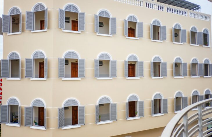 Nhà Nghỉ Hoàng Yến tọa lạc tại số 5, đường A8, KDC Hưng Phú 1