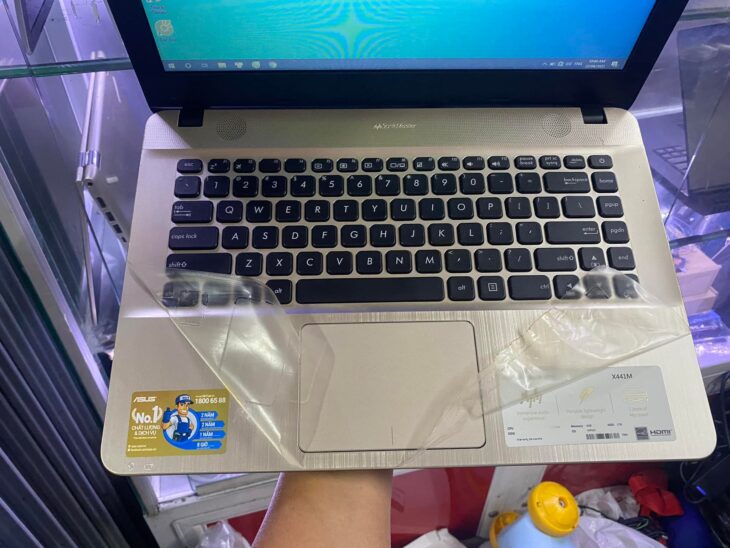 Asus x441 còn dán keo rất đẹp