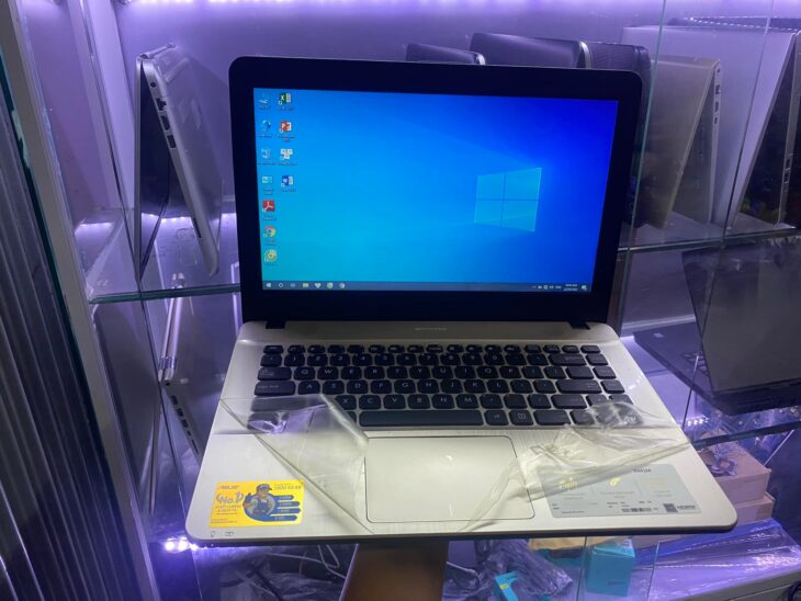 Asus x441 còn dán keo rất đẹp