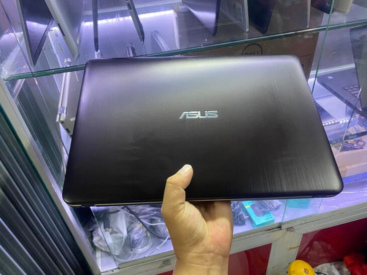 Asus x441 còn dán keo rất đẹp