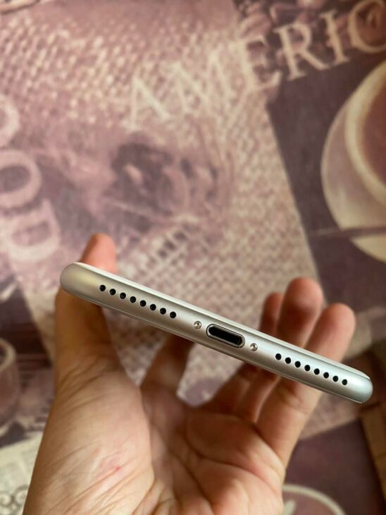 Iphone 7pluss 128gb quốc tế mỹ màu trắng ( siverl )