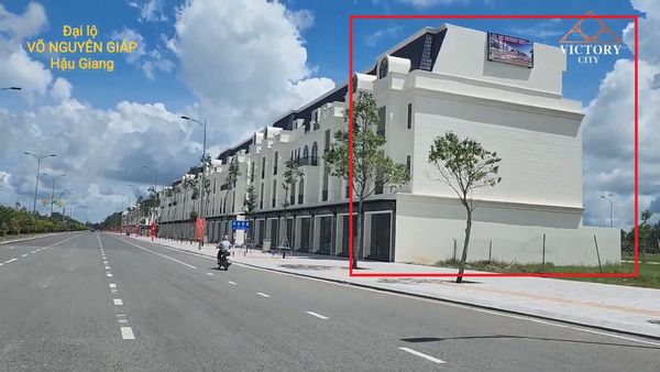 Chỉ còn 2 căn Shophouse mặt tiền đại lộ 53m đối diện tỉnh ủy Hậu Giang Chỉ còn 2 căn Shophouse mặt tiền đại lộ 53m đối diện tỉnh ủy Hậu Giang