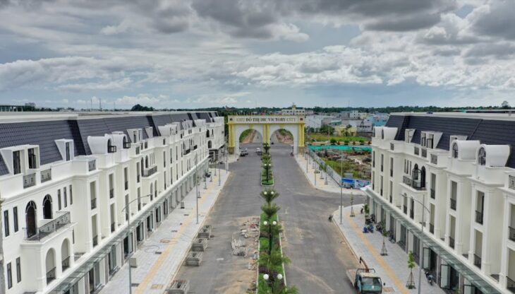 Bán nền LK10-37 chiết khấu 8%, view công viên, đường trước nhà rộng rãi 15m. Ngay phía sau dãy nhà p