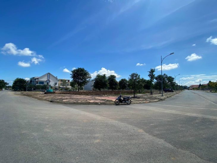 cho thuê 1472m2 đất 4 mặt tiền đường 14B trục chính văn hóa tây đô