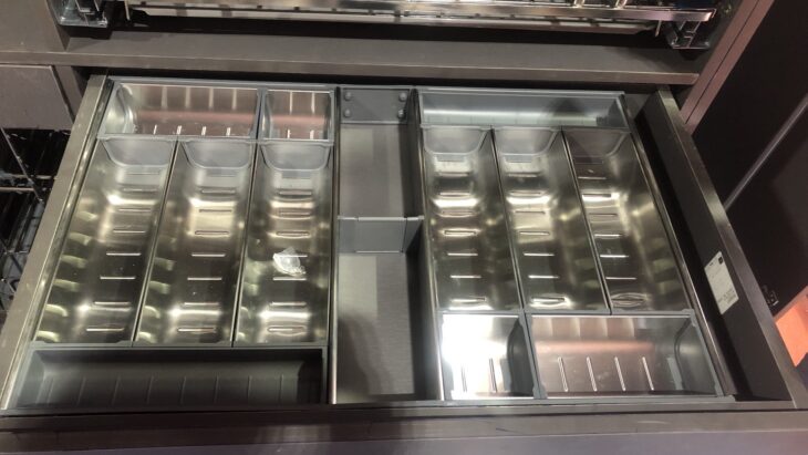 Khay đựng thìa đũa inox TaKing, thiết kế hiện đại, đơn giản, tinh tế Khay đựng thìa đũa inox TaKing, thiết kế hiện đại, đơn giản, tinh tế