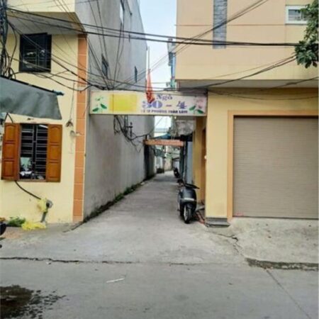 Trần Thái Tông TP Thái Bình , S: 95.8 . Nhà 3 tầng, phòng khách, phòng bếp, 4 phòng ngủ, Phòng thờ