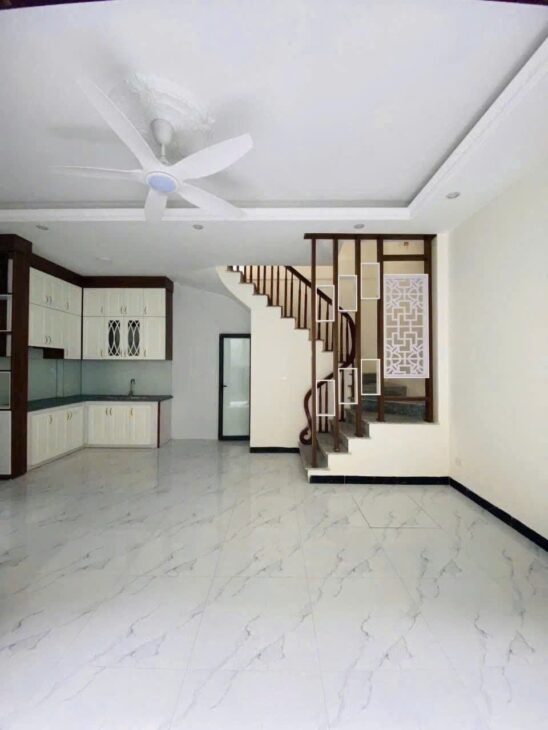Cần bán căn nhà tổ 11 Yên Nghĩa 40m2 5 tầng giá 5,9 tỷ LH 0984745099