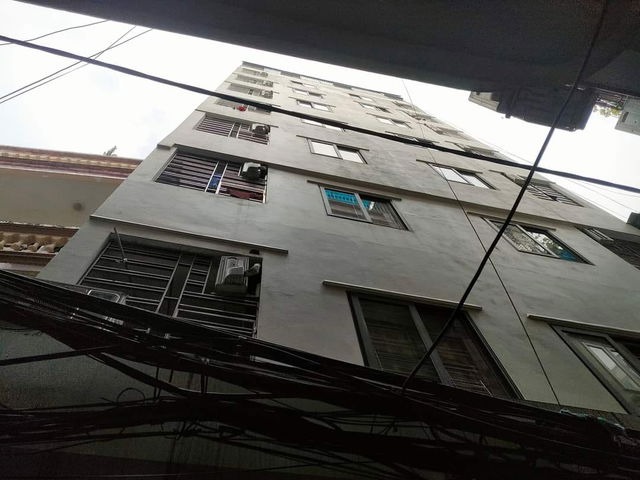 Bán chung cư mini 190 Nguyễn Trãi, 150m2, 10 tầng, ngõ ô tô, 32 phòng, dòng tiền 220tr/tháng, giá