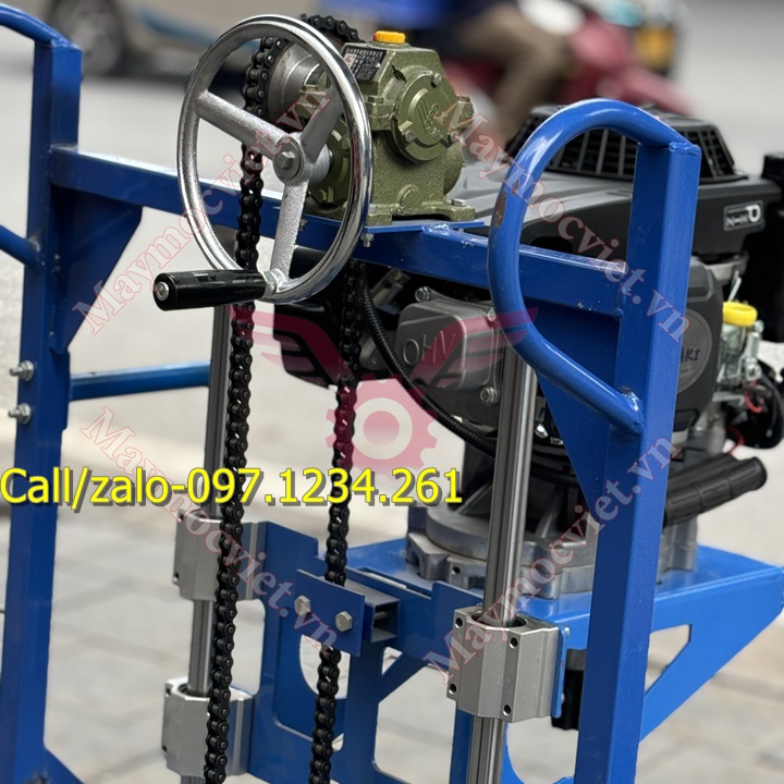 Máy khoan đất công suất cao 7Hp Kawasaki KW196 màu xanh