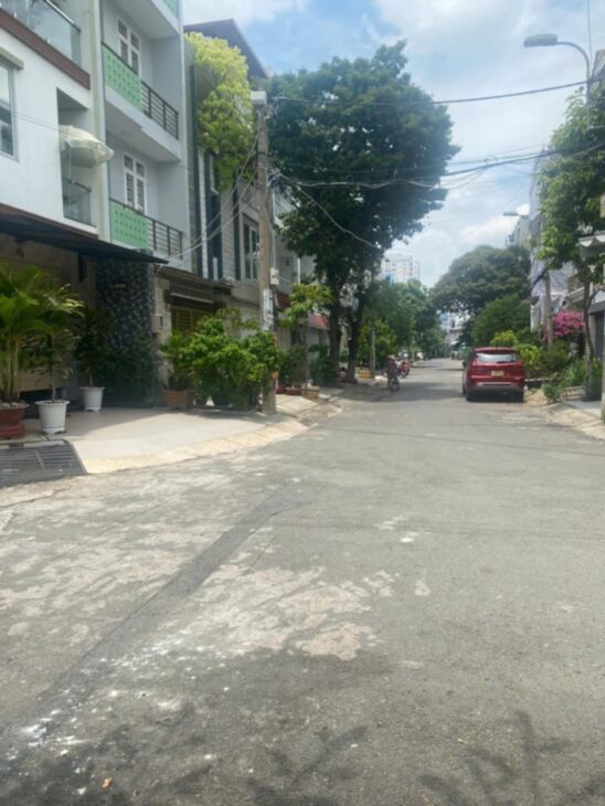 Bán nhà góc 2 mặt tiền 5x18m nội thất cao cấp, có thang máy đường số 6D khu cao cấp Tên Lửa, An Lạc