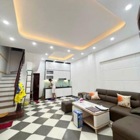 Bán nhà Cầu Giấy – 40m2 x5 tầng – 6 phòng ngủ – Ngõ nông, gần phố – 7.25 tỷ