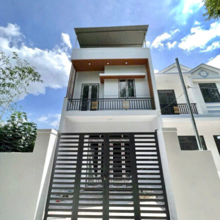 Hàng ngộp cần bán 1 trệt 1 lầu 1 tum ngay chợ changshin Thạnh Phú