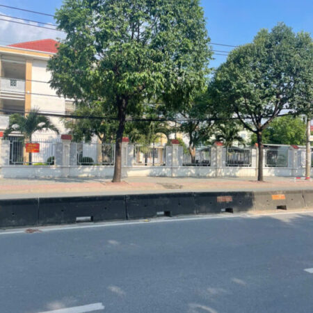 Bán tòa văn phòng 1 hầm 4 lầu tại Mặt Tiền Lê Thị Riêng, Giá: 16,5 tỷ