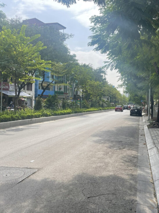 Bán nhà L2 Lạc Long Quân Sát Phố Ở Ấm Áp 5 phút ra Tây Hồ 22m2 3.35 tỷ