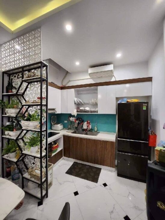 Bán nhà ngõ Linh Quang giá 6.48 tỷ, diện tích 35m2, 5 tầng, mặt tiền 5m