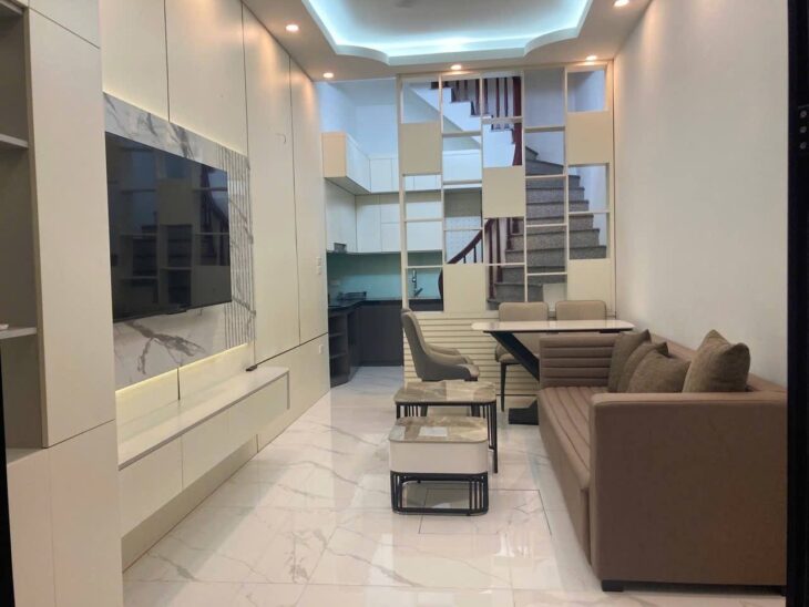 Bán nhà phố Thịnh Hào giá 8.9 tỷ, diện tích 38m2, 4 tầng, mặt tiền 3.1m