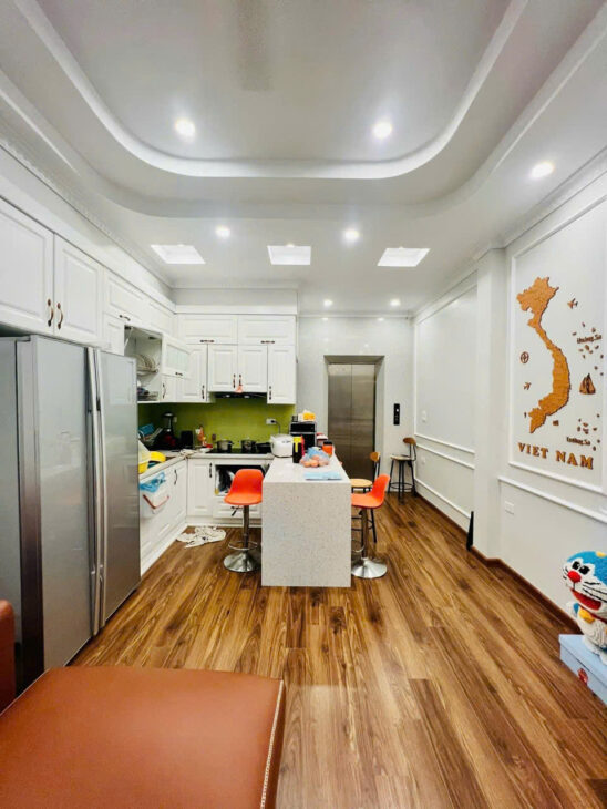 Bán nhà Hoàng Cầu, nhà đẹp gần phố 59mx4 tầng, MT rộng, Lô Góc, 3 thoáng, 15m ra Ô tô 10.6 tỷ.