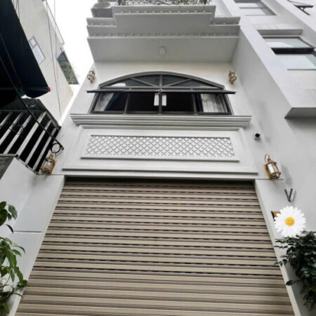 Bán nhà Cầu Giấy MỚI, Ở NGAY 40mx5 tầng, ba gác tránh, gần Ô tô 8.6 tỷ.