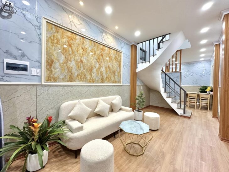 Bán Nhà 4Tầng, Hồng Tiến Long Biên, 59m², Nội thất tiền tỷ, Giá Hấp Dẫn 0902318197