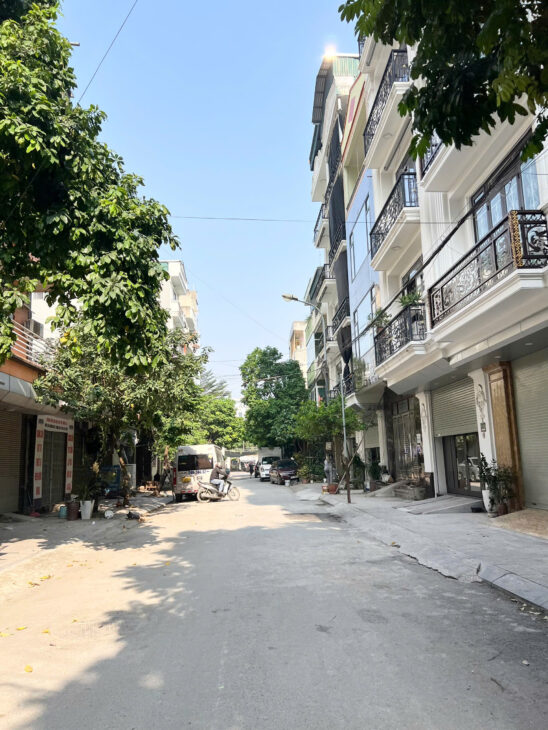 bán 50m2 đất dv chân victoria văn phú 5m mặt tiền giá thương lượng