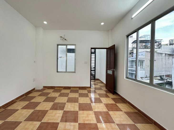 Cho thuê Nhà 2 Tầng Haonf kiếm, gần Nhà Hát Lớn,33m, MT 3,5m ô tô đỗ, Tiện lợi kinh doanh