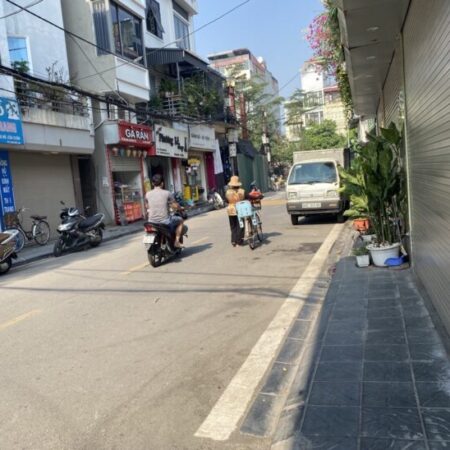 Siêu Hiếm, bán nhà Ngô Gia Tự Long Biên – trung tâm chợ Diêm Gỗ, Ô tô tránh- 2 mặt thoáng -ngõ