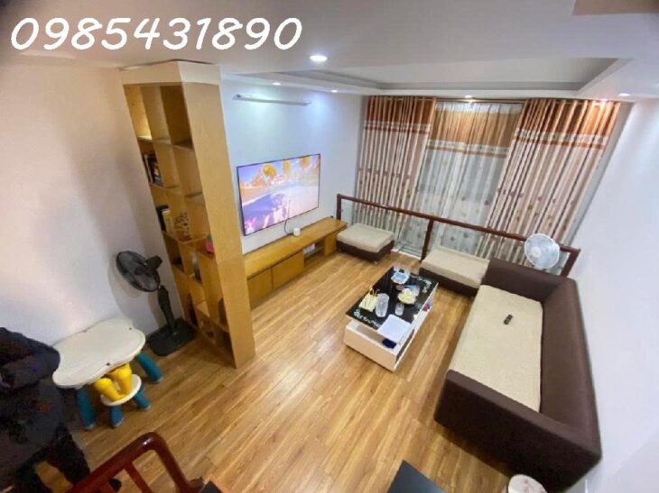 Cần bán gấp nhà mới tinh xây 5 tầng 32m2 tại phố Bằng Liệt cạnh KDT Linh Đàm, giá nhỉnh 5 tỷ