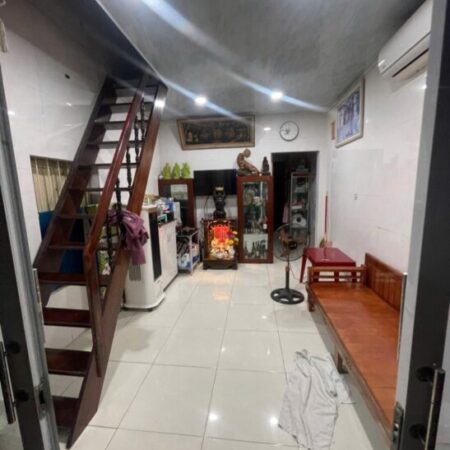 Căn nhà vị trí đẹp trung tâm Hải Châu cách đường vài chục mét. Nhà 2 tầng gỗ kiệt K Hoàng Diệu