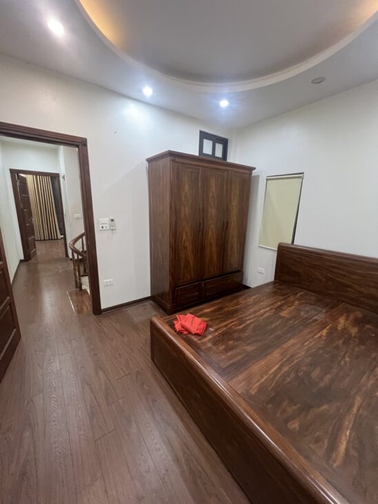 Hiếm – Bán nhà Đẹp Nguyễn Sơn -Phân Lô Vỉa Hè – Ô tô tránh – Ngõ oto chạy vòng quanh – Kinh Doanh –