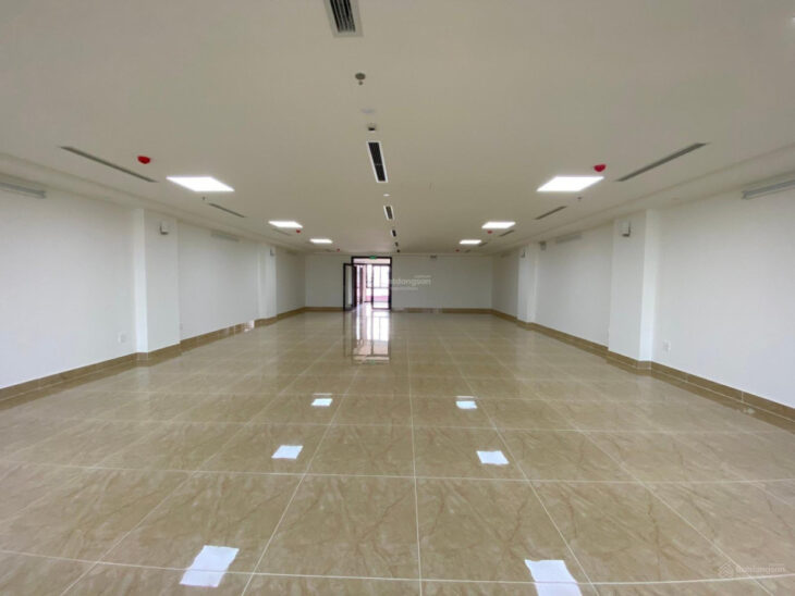 Cho thuê liền kề tại Vạn Phúc HĐ kinh doanh mọi mô hình. DT: 250mx2T + mt 10 m. Thông sàn