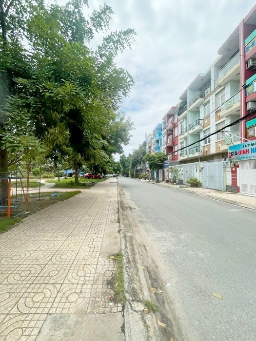 Mặt tiền đường số 5 Tạ Quang Bửu 4×20 P5 Q8 chỉ 14 tỷ 4