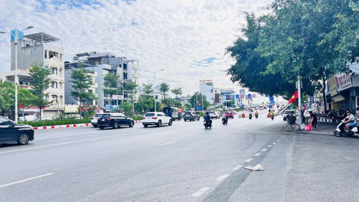 bán toà nhà Cổ Linh-Đàm Quang Trung, 170m x 7tầng, mặt tiền 9m, thoáng trước sau, ôtô tránh