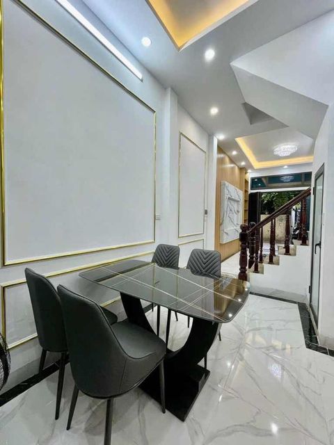 CẦU GIẤY NHÀ ĐẸP – NỘI THẤT ĐẸP- Ô TÔ ĐỖ CỬA – VỀ Ở LUÔN – 40M*4TẦNG