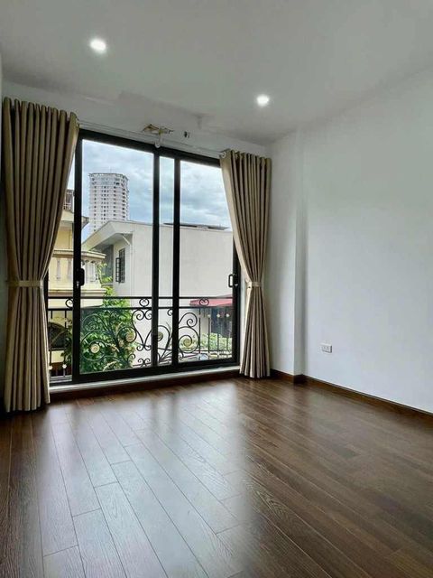 CẦU GIẤY NHÀ ĐẸP – NỘI THẤT ĐẸP- Ô TÔ ĐỖ CỬA – VỀ Ở LUÔN – 40M*4TẦNG
