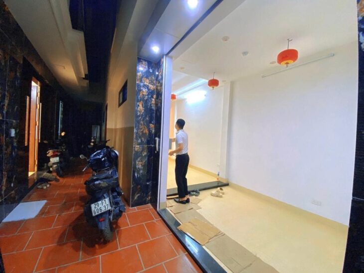 NHỈNH 8 TỶ – NHÀ ĐỘI CẤN 7 TẦNG THANG MÁY, Ở VÀ KINH DOANH, NHÀ ĐẸP Ở NGA, GẦN PHỐ, OTO