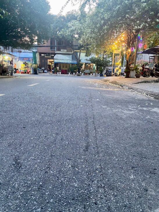 12 TỶ CÓ NGAY MẶT TIỀN ĐƯỜNG SỐ KINH DOANH GẦN CHỢ TÂN QUY, 3 TẦNG NGANG 5 NỞ HẬU