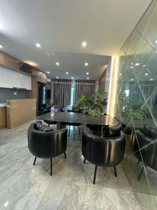 Chính chủ bán căn 4 tầng, 52m2, MT 4.5m, lô góc mặt tiền Âu Cơ – Tây Hồ, 18.35 tỷ