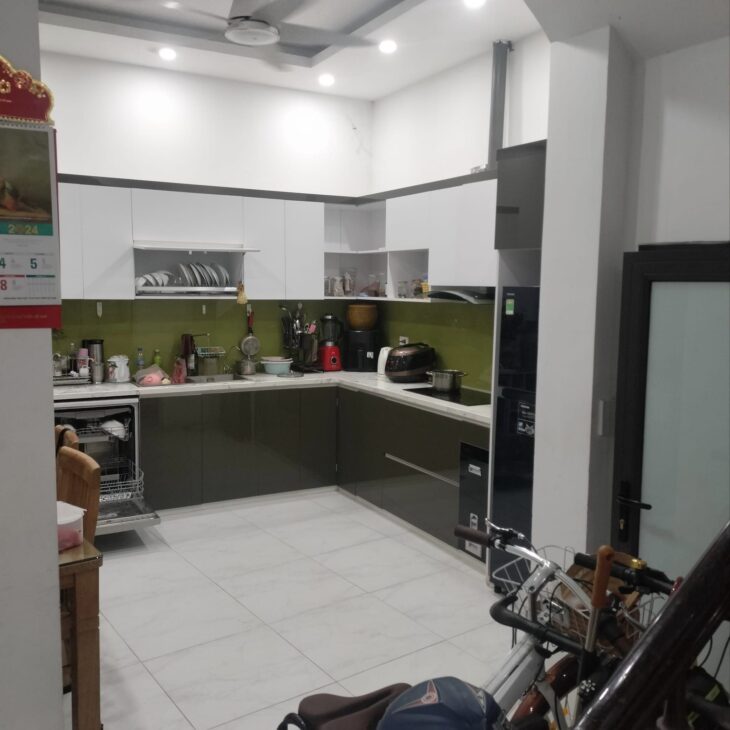Anh Chị Chuyển Vào SG Cần Bán Căn Nhà Láng Hạ – Trục Phố Chính – Hạ Tầng An Sinh Cực Kỳ Phong Phú –
