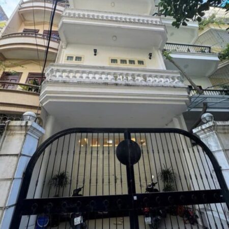 Gia đình cần bán nhà khu dân trí cao, ngõ ô tô Đội Cấn – Ba Đình