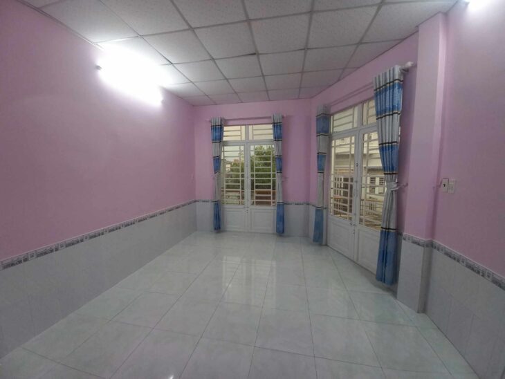 NHÀ 3 TẦNG – 45M2 — CÁCH LÊ THỊ HÀ 200M – SÁT THỊ TRẤN HÓC MÔN. Chỉ 2,55 Tỷ.