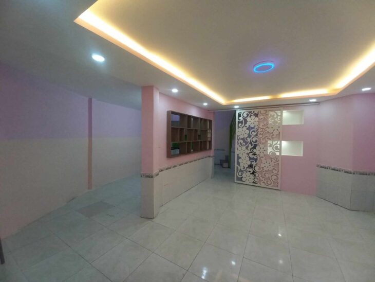NHÀ 3 TẦNG – 45M2 — CÁCH LÊ THỊ HÀ 200M – SÁT THỊ TRẤN HÓC MÔN. Chỉ 2,55 Tỷ.