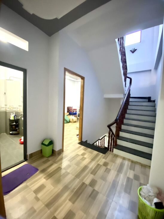 NHÀ 3 TẦNG THIẾT KẾ ĐẸP SANG TRỌNG – HẺM XE HƠI THÔNG – SÁT VÁCH HIỆP THÀNH CITY.