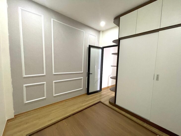 BÁN NHÀ PHÂN LÔ – VỈA HÈ – Ô TÔ TRÁNH – ĐƯỜNG CHIẾN THẮNG, VĂN QUÁN, HÀ ĐÔNG