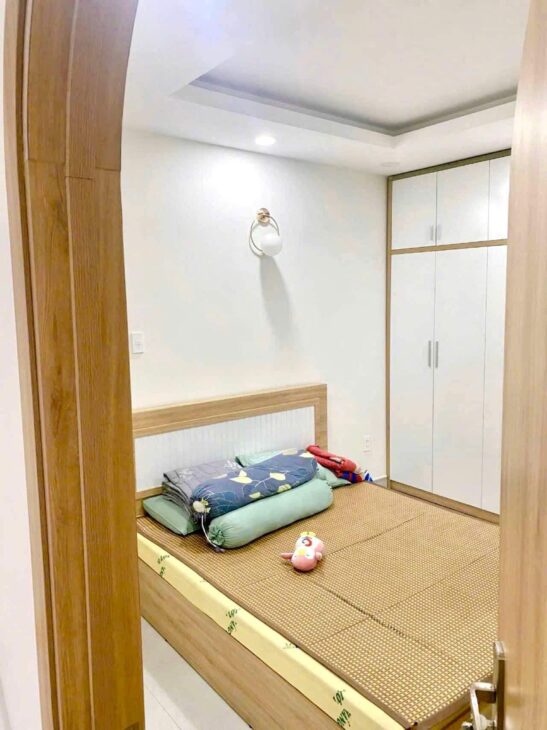 NHÀ 2 TẦNG THIẾT KẾ SANG TRỌNG – HẺM XE HƠI THÔNG – NGAY CHỢ HIỆP THÀNH.