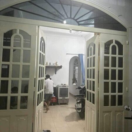 NHÀ SÁT MT ĐƯỜNG TRƯƠNG THỊ HOA, NGANG 5M BỀ THẾ. 67M2 CHỈ 4,05 Tỷ. NHÀ SÁT MT ĐƯỜNG TRƯƠNG THỊ HOA, NGANG 5M BỀ THẾ. 67M2 CHỈ 4,05 Tỷ.