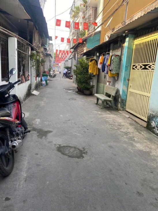 NHÀ SÁT MT ĐƯỜNG TRƯƠNG THỊ HOA, NGANG 5M BỀ THẾ. 67M2 CHỈ 4,05 Tỷ.