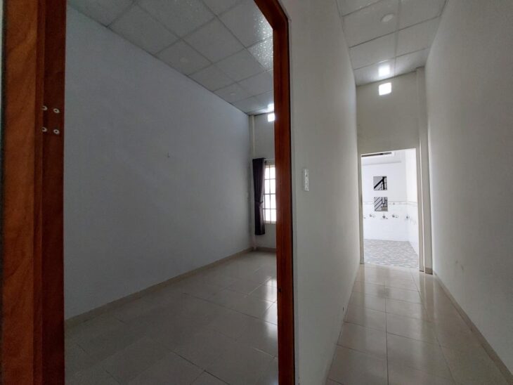 NHÀ CÁCH MT LÊ LỢI 20M – HXH THÔNG – TT HÓC MÔN – 74M2. Chỉ 3,7 TỶ TL.