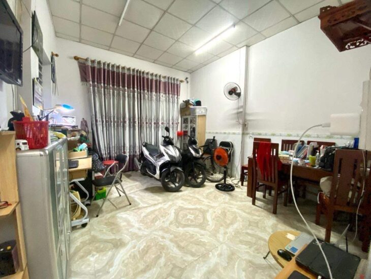 NHÀ CÁCH CHỢ HÓC MÔN 200M – ĐI BỘ RA SIÊU THỊ COOPMART. Chỉ 2,5 tỷ.