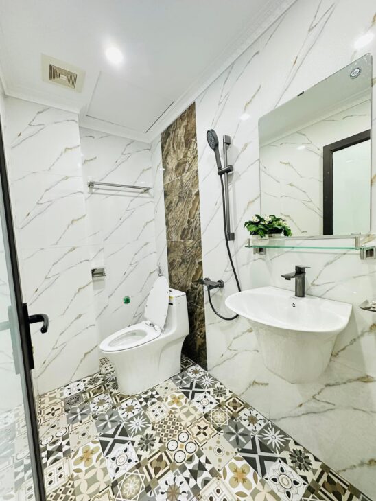 Bán Nhà Đẹp Có 102 Phố Thịnh Quang -Gần Ô tô – Ngõ to như Phố -Phân Lô Thoáng Trước Sau – DT 40m x