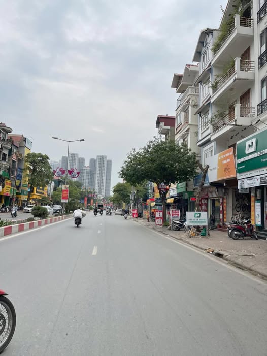 BÁN SIÊU PHẨM PHÂN LÔ CẠNH NGÃ 4 VẠN PHÚC – TỐ HỮU, DT40 M2, MT 4.2M, Ô TÔ ĐỖ CỬA,